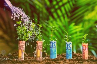 英特尔2021年营收创纪录，全球芯片第一的位置让给了三星